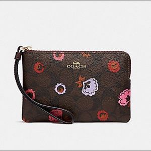 NWOT Small Coach Primrose Wristlet